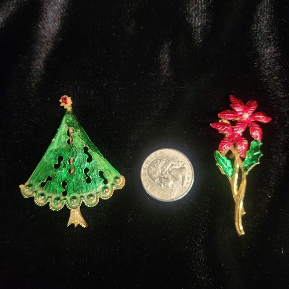 Set of 5 Christmas Cluster Pins Tree Poinsettia Bells Brooch Metallics Vintage - Picture 2 of 12